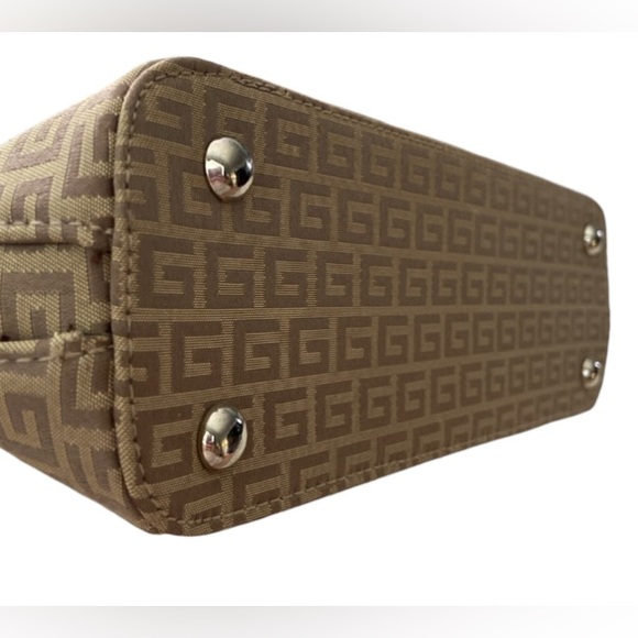 VENETO Logo Bag with Black Handles - Picture 13 of 16